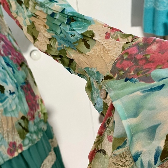 VINTAGE‎ Ladies XL Cottage BOHO Bell Sleeve Watercolor Floral Blouse w/ M Skirt - Picture 4 of 16